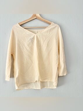 Broadway & Broome Ivory Cream V Neck 100% Silk Blouse